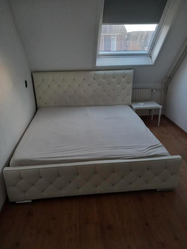 Witte grote 2persoons bed, Huis en Inrichting, Slaapkamer | Bedden, Tweepersoons, 180 cm, Hout, Wit, Ophalen