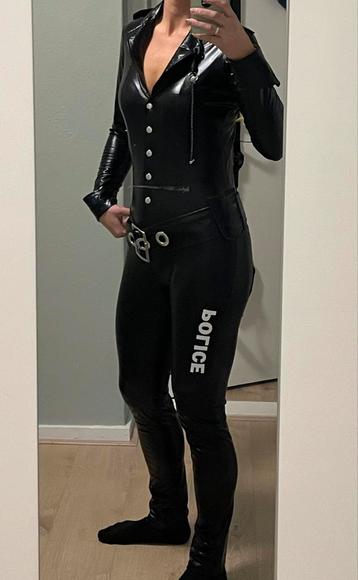 Politiepak carnaval kostuum beschikbaar voor biedingen