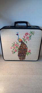 Bevlogen vintage pauwen koffer upcycle design, Ophalen of Verzenden, Zo goed als nieuw, Leer, Minder dan 50 cm