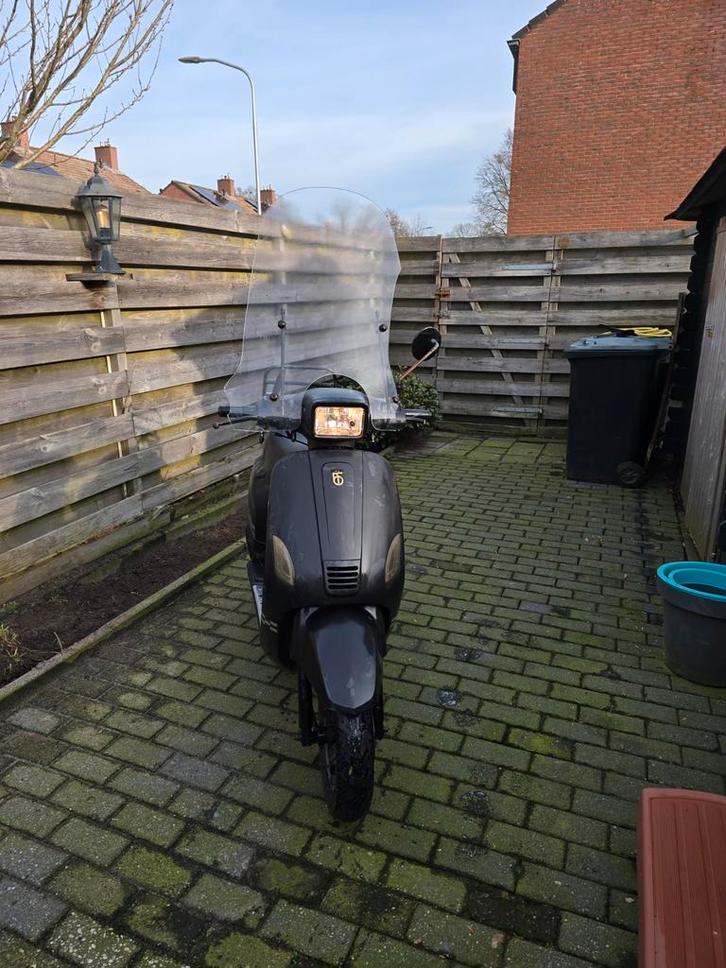 BTC Snor Scooter 150 euro zo snel mogelijk halen, Fietsen en Brommers, Brommeronderdelen | Scooters, Gebruikt, Overige merken