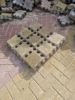 Ca 350 m2 gebruikte open beton tegels grastegel