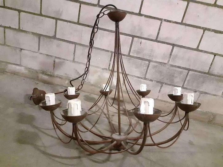 GRATIS: grote kroonluchter (60cm br.) 8x E14 (roest-look) b0, Huis en Inrichting, Lampen | Kroonluchters, Metaal, Ophalen