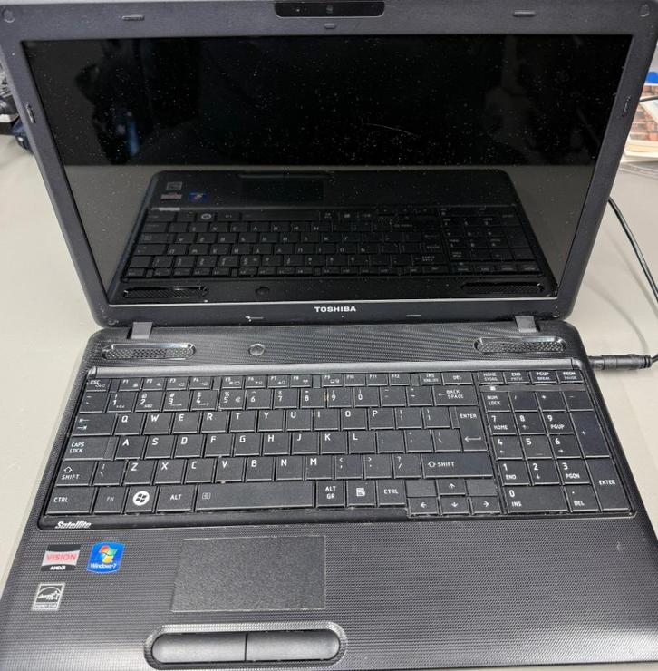 Goede Toshiba C660D-1C7 – Laptop – geen geheugen/SSD, Computers en Software, Windows Laptops, Gebruikt, 15 inch, HDD, Minder dan 2 Ghz