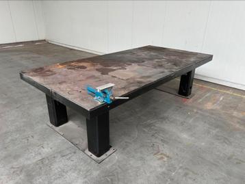 Zware lastafel werkbank met bankschroef 3x1.5x0.83m beschikbaar voor biedingen