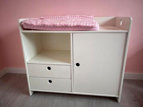 Poppen commode, Kinderen en Baby's, Speelgoed | Houten speelgoed, Zo goed als nieuw, Meubelstuk of Keukentje, Ophalen