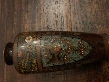 Antiek Chinees Cloisonné Vaas met Vogelmotief draak beschikbaar voor biedingen