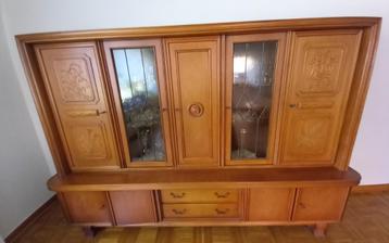 Antik Wohnzimmerschrank Nussbaum mit Glas beschikbaar voor biedingen