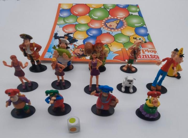 Studio 100 14 verschillende figuurtjes + speelveld COMPLEET!, Verzamelen, Poppetjes en Figuurtjes, Gebruikt, Ophalen of Verzenden