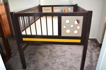 Mooie ruime bedbox met matras beschikbaar voor biedingen