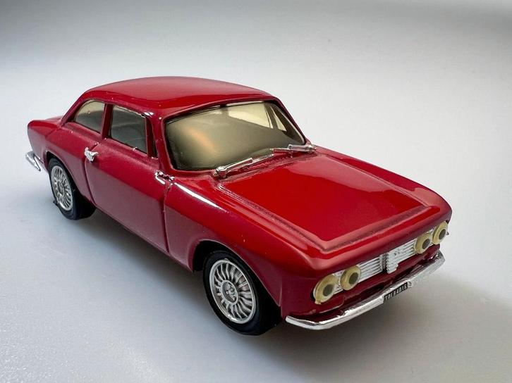 Alfa Romeo GTV Bertone 1:43 Progetto K - ZGAN, Hobby en Vrije tijd, Modelauto's | 1:43, Zo goed als nieuw, Auto, Overige merken