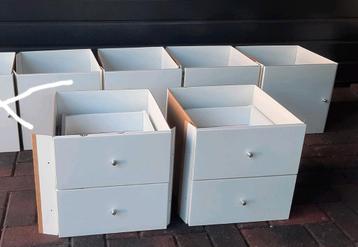 3 deurtjes,  2 ladekastjes hoogglans Kallax Vakkenkast   beschikbaar voor biedingen