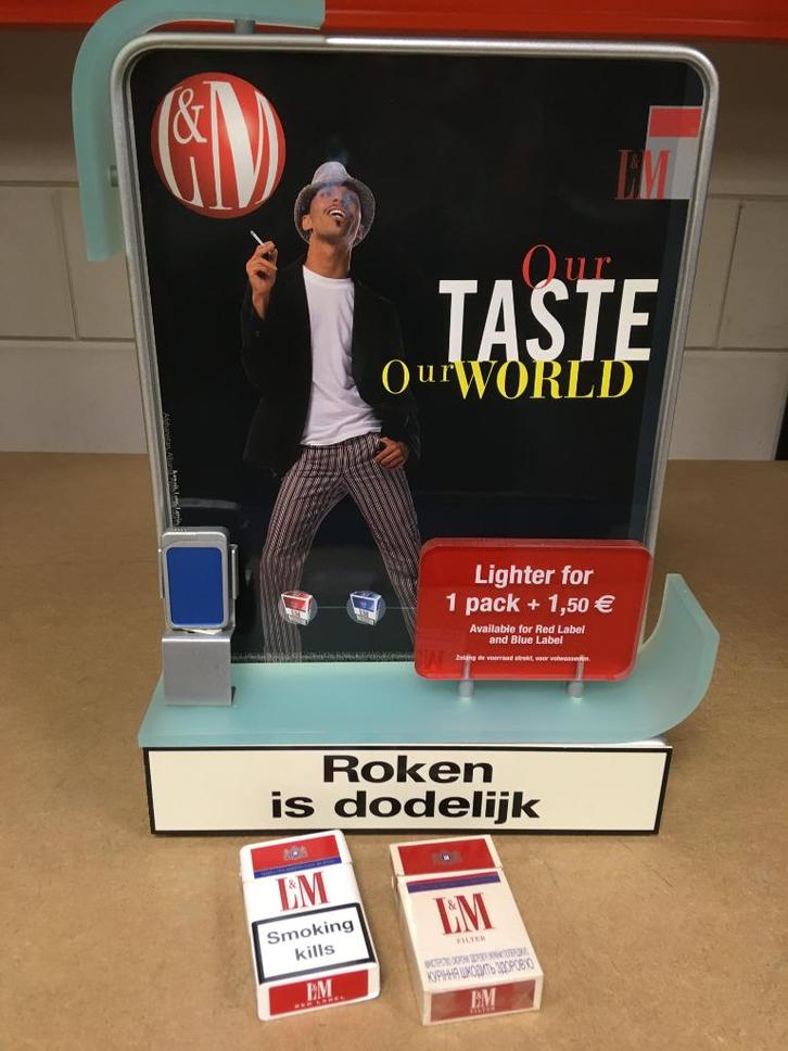 Sigaret Display	L&M + aansteker (blauw/rood), Verzamelen, Merken en Reclamevoorwerpen, Zo goed als nieuw, Overige typen, Ophalen of Verzenden