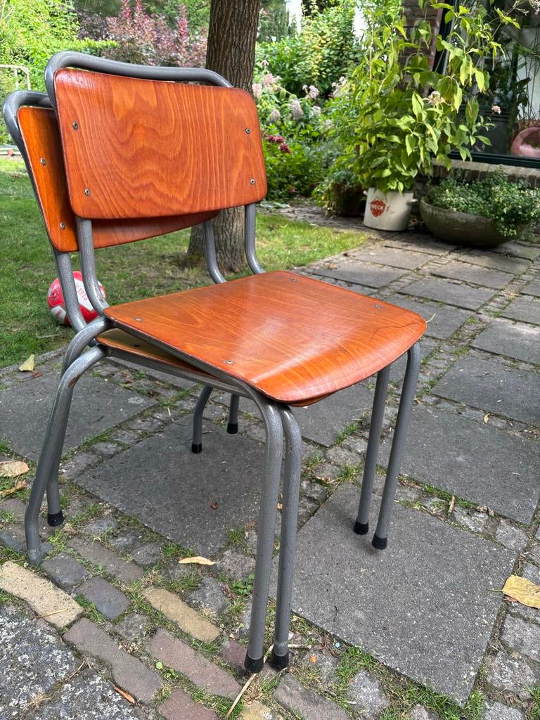 Twee Gispen schoolstoelen TU Delft, Ophalen, Gebruikt, Twee, Bruin