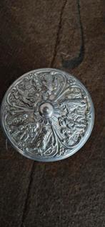 Antiek zilverkleurig potje met reliëf - Tabakspot/Bewaarblik, Antiek en Kunst, Antiek | Goud en Zilver, Ophalen, Zilver