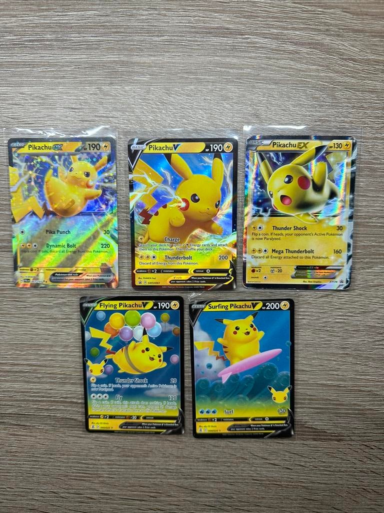 Pokemon kaarten Pikachu Holo Full Art Blackstar Promo EX V, Ophalen of Verzenden, Zo goed als nieuw, Meerdere kaarten