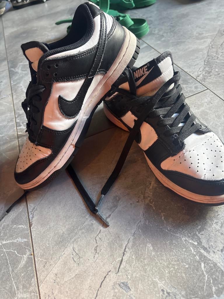 Nike Dunk Low Panda sneakers - Zwart/Wit, Kleding | Dames, Schoenen, Ophalen of Verzenden, Gedragen, Zwart, Sneakers of Gympen