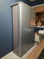 Gispen roldeurkast, Ophalen, Met plank(en), 100 tot 150 cm, Zo goed als nieuw