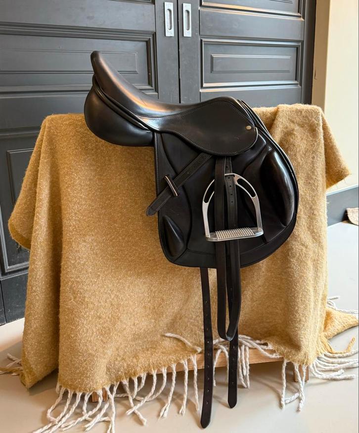 Donkerbruin Tribal eventing/ springzadel monoblad - 17,5, Dieren en Toebehoren, Paarden en Pony's | Zadels, Zo goed als nieuw