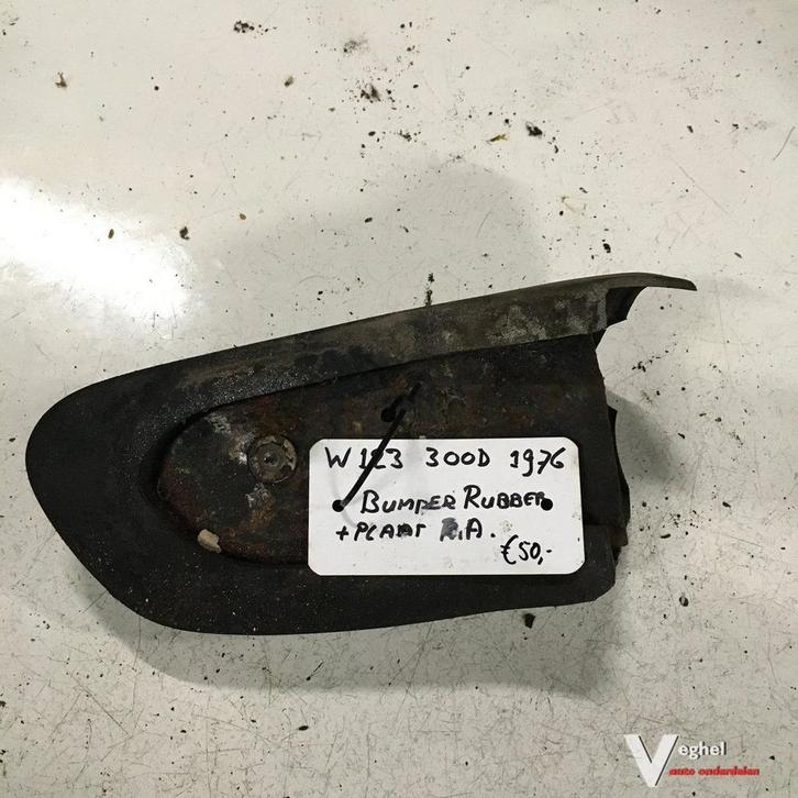 Mercedes W123 3.0 diesel 1976   Bumperhoek met plaat Rechtsa, Auto-onderdelen, Carrosserie en Plaatwerk, Bumper, Gebruikt, Ophalen of Verzenden