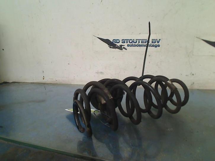 Schroefveer Set Achter Volkswagen Polo VI (AW1) 2Q0511121DB, Auto-onderdelen, Ophanging en Onderstel, Volkswagen, Gebruikt