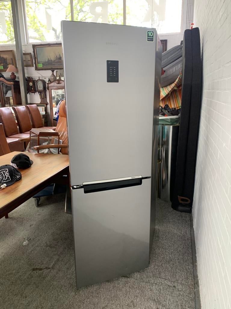 Schitterende Samsung rvs koelkast koelvriescombinatie nieuw, Witgoed en Apparatuur, 200 liter of meer, Met aparte vriezer, Zo goed als nieuw