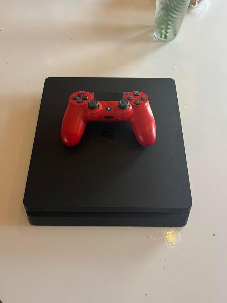 PlayStation 4 Slim – 400GB, Spelcomputers en Games, Spelcomputers | Sony PlayStation 4, Zo goed als nieuw, Slim, 500 GB, Met 2 controllers