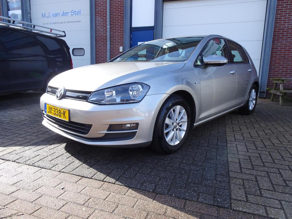 Volkswagen Golf 1.0 TSI Edition NL auto / Carplay / Trekhaak, Voorwielaandrijving, Stof, Gebruikt, 23 km/l