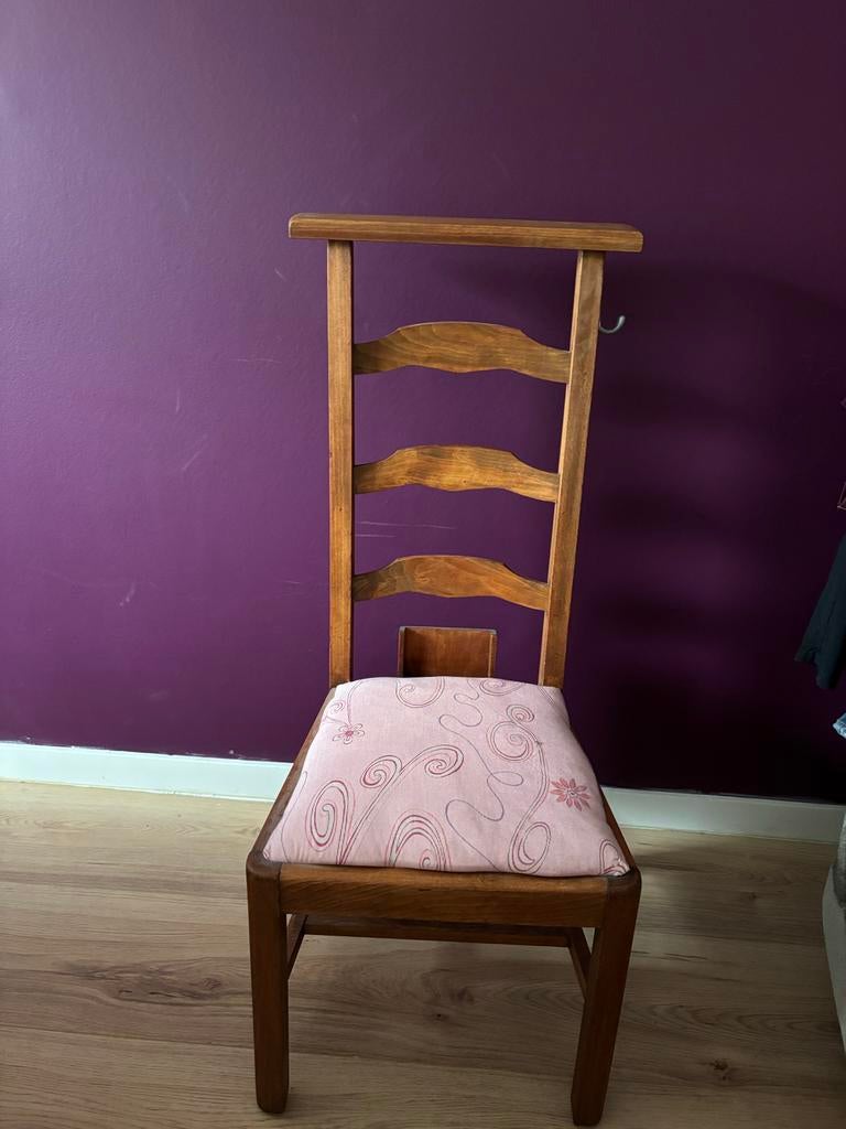 Oude biechtstoel met ophang haakje, Ophalen