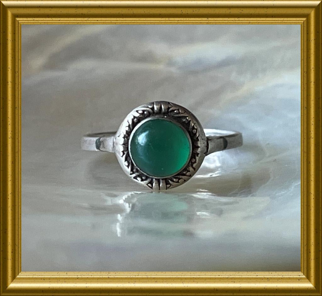 Mooie zilveren ring met groen steentje, Sieraden, Tassen en Uiterlijk, Antieke sieraden, Ophalen of Verzenden, Zilver, Ring, Met edelsteen