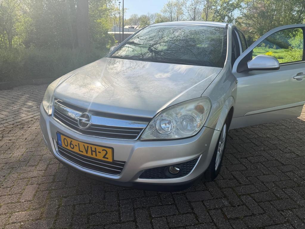 Opel Astra 1.6 16V 5D 85KW 2010 Grijs, Voorwielaandrijving, 15 km/l, Zwart, 4 cilinders