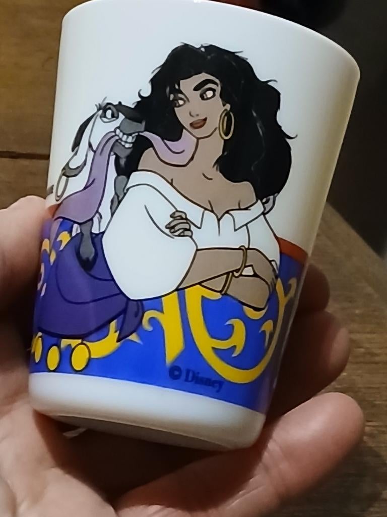 VINTAGE DISNEY BEKER, ARCOPAL FRANCE ( GAAF)., Ophalen of Verzenden, Zo goed als nieuw, Servies