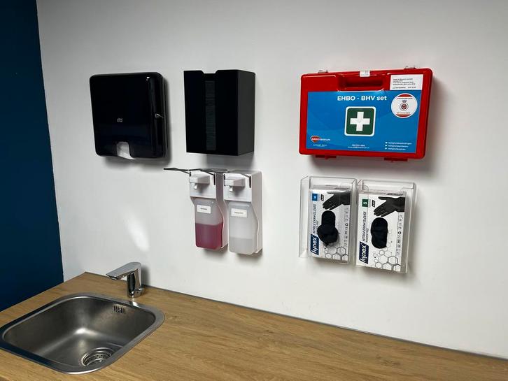 2x Handdispensers voor zeep of desinfectiemiddel, Huis en Inrichting, Schoonmaakartikelen, Overige typen, Ophalen of Verzenden