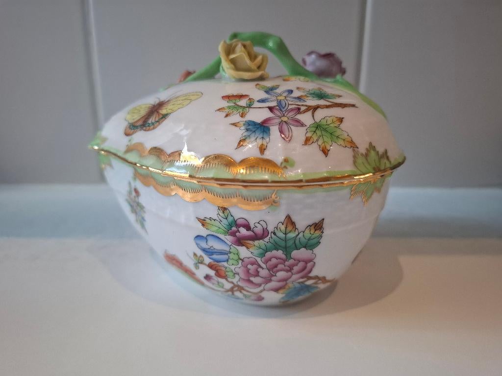 HEREND QUEEN VICTORIA BONBONNIÈRE, Antiek en Kunst, Antiek | Porselein, Ophalen of Verzenden