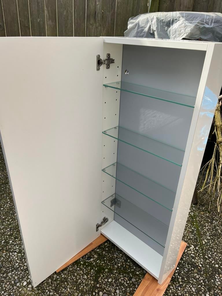 Wit glans kast, Witgoed en Apparatuur, Koelkasten en IJskasten, Minder dan 75 liter, Ophalen of Verzenden, Zo goed als nieuw, Zonder vriesvak