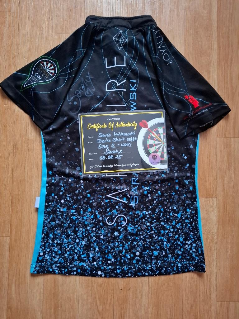 Originele dartshirt Sarah Milkowski NIEUWSTAAT, Sport en Fitness, Darts, Ophalen, Zo goed als nieuw, Overige typen