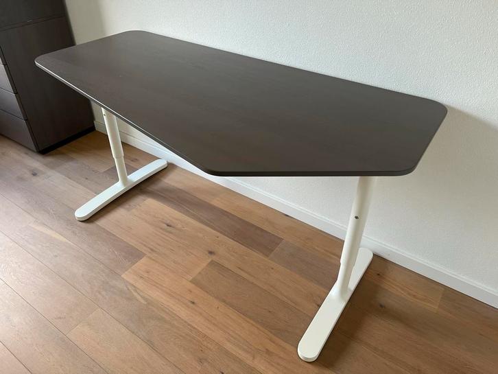IKEA Bekant bureau - In hoogte verstelbaar - Zwart/Wit, Huis en Inrichting, Bureaus, Gebruikt, Bureau, In hoogte verstelbaar, Ophalen