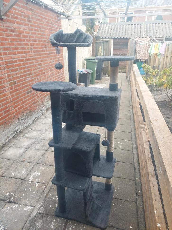 Te koop: Katten krabpaal / kattenboom (zo goed als nieuw)

M, Dieren en Toebehoren, Katten-accessoires, Ophalen of Verzenden