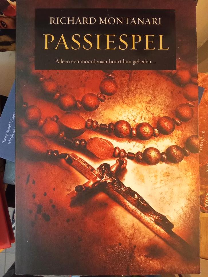 Topthrillers 3x : R. Montanari, Nora Roberts, A. Indridason., Boeken, Thrillers, Zo goed als nieuw, Wereld overig, Ophalen of Verzenden