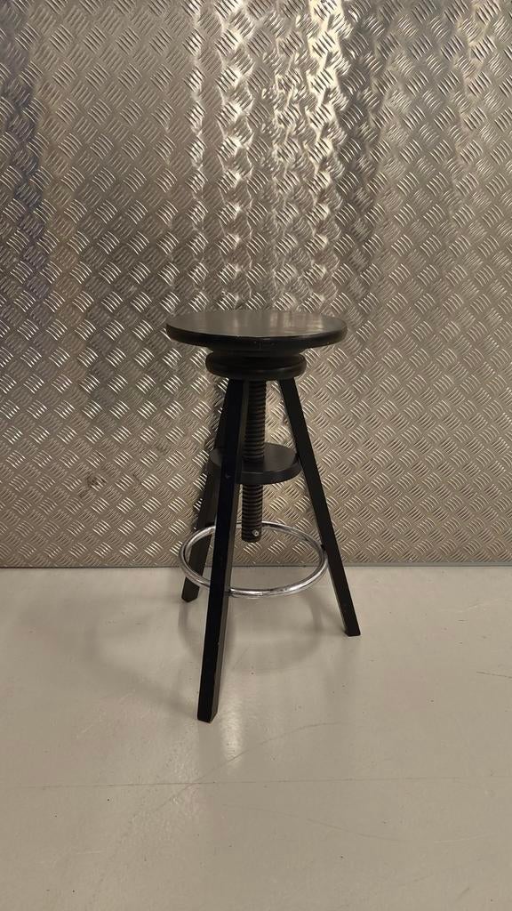 Zwarte Houten Kruk, Huis en Inrichting, Ophalen, In hoogte verstelbaar, Gebruikt, Hout