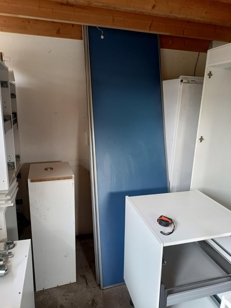 Blauwe schuifdeuren, Ophalen