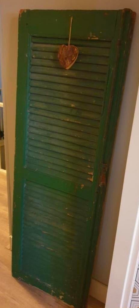 Oud groen louvre luik, Ophalen