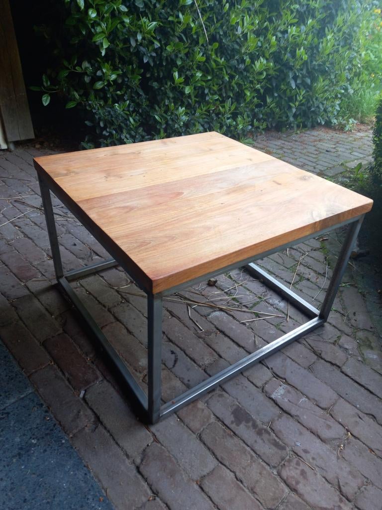 Set van 2 salontafels, hout en metaal, 50 tot 100 cm, Vierkant, Zo goed als nieuw, Minder dan 50 cm