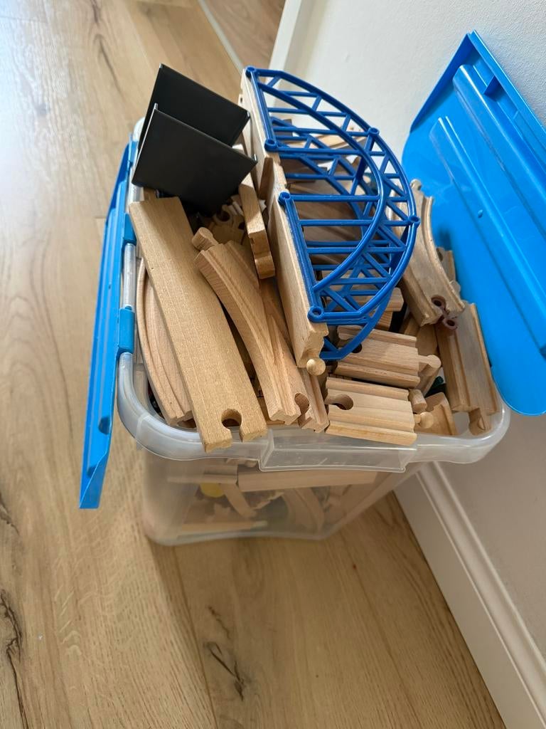 Grote set houten treinbaan met accessoires, Ophalen of Verzenden, Gebruikt, Overige merken