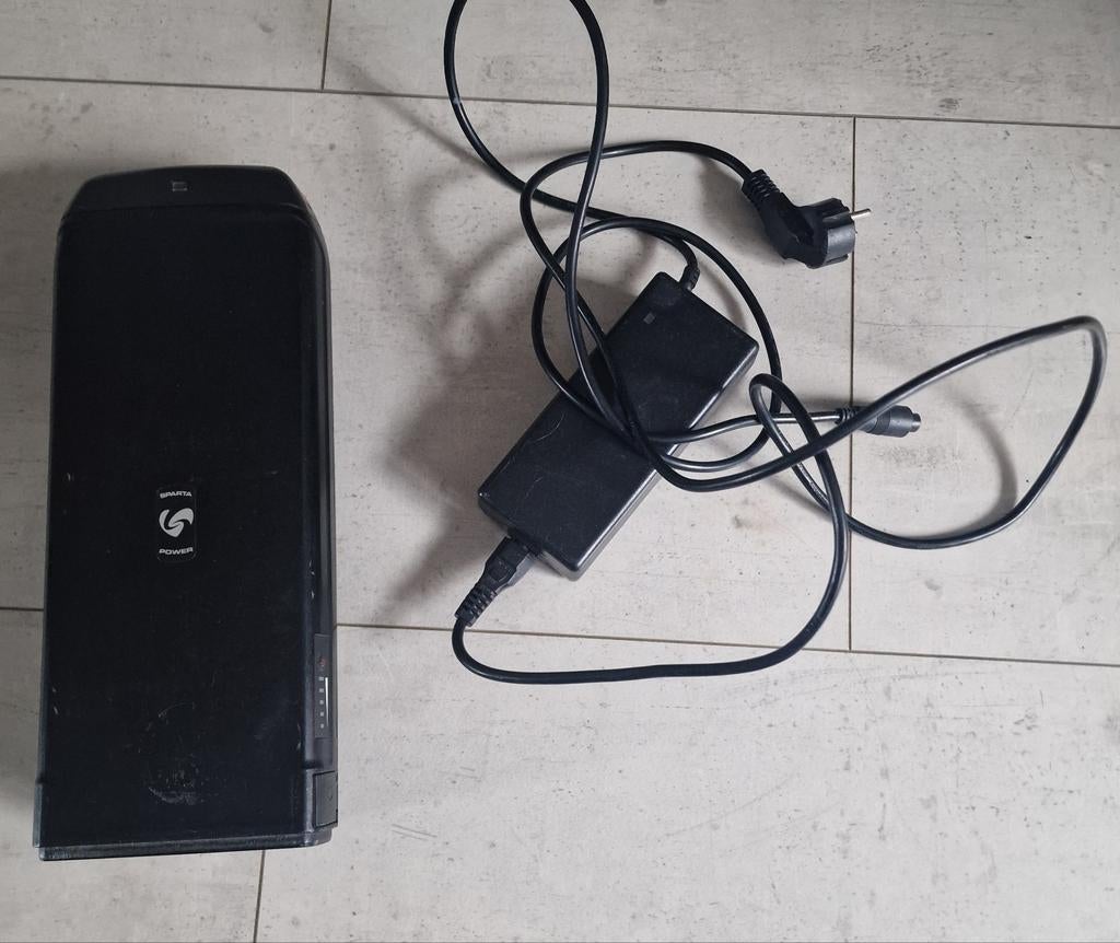 2 x zeer goede accu plus lader batavus sparta koga, Ophalen of Verzenden, Zo goed als nieuw