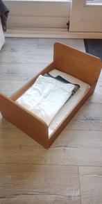 Houten poppenmeubeltjes: tafeltje, bankje en bedje, Ophalen, Gebruikt, Toebehoren