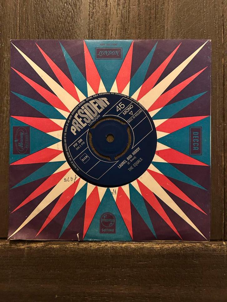 The Equals - Laurel And Hardy / The Guy Who Made Her A Star, Cd's en Dvd's, Vinyl Singles, Gebruikt, Single, Pop, 7 inch, Ophalen of Verzenden