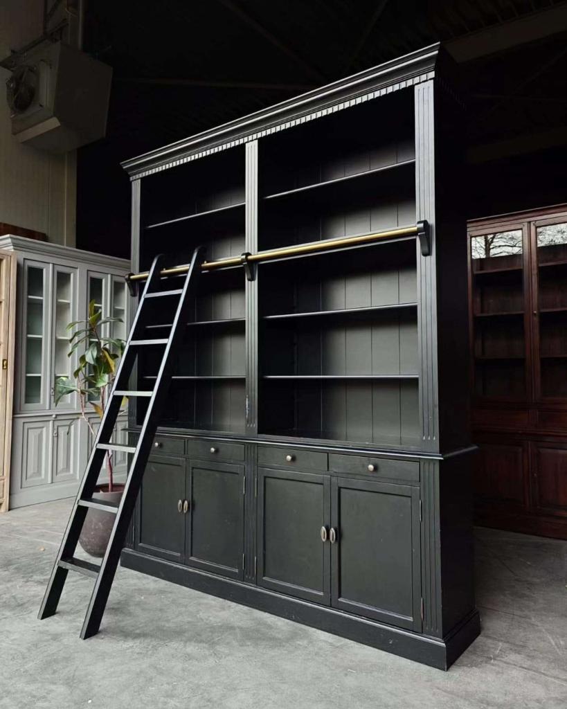 Boekenkast | Zwarte Bibliotheekkast met ladder #6191, Huis en Inrichting, Kasten | Boekenkasten, Niet ingevuld, Gebruikt, Met deur(en)