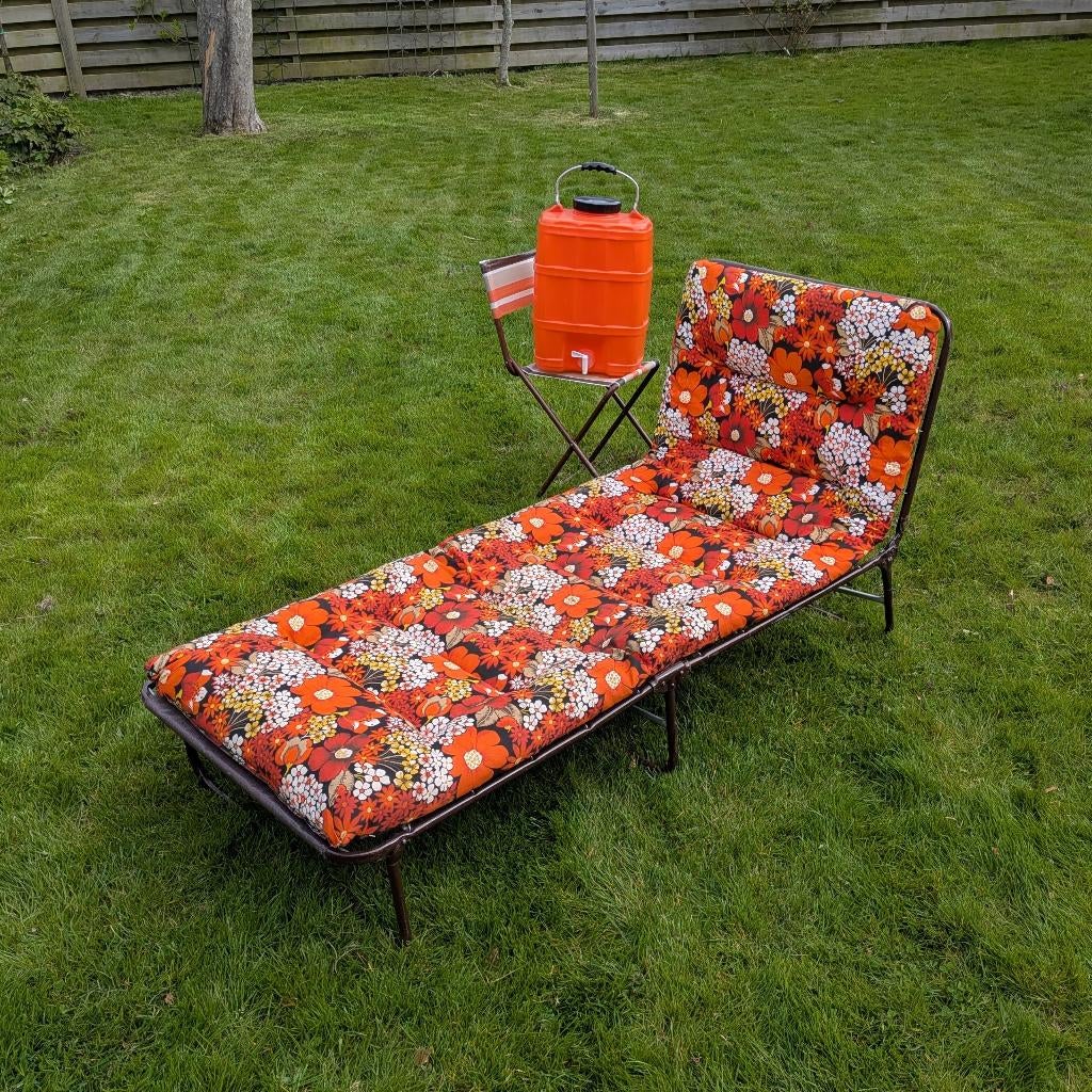 Vintage oranje gebloemd ligbed stretcher Retro Bloemen, Ophalen, Gebruikt, Overige materialen, Inklapbaar