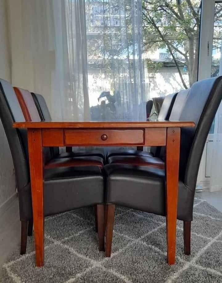 Te koop mooie eettafel, Ophalen of Verzenden, Zo goed als nieuw, 4 tot 6 stoelen