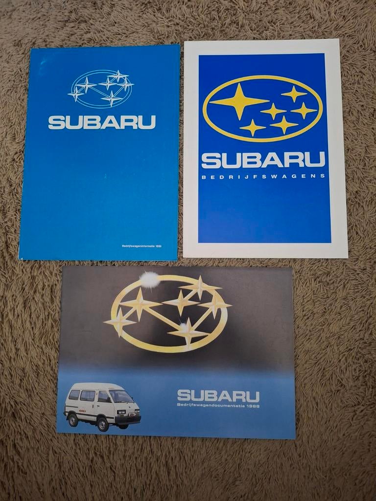 3x autofolder Subaru bedrijfswagens, Verzenden, Zo goed als nieuw, Overige merken